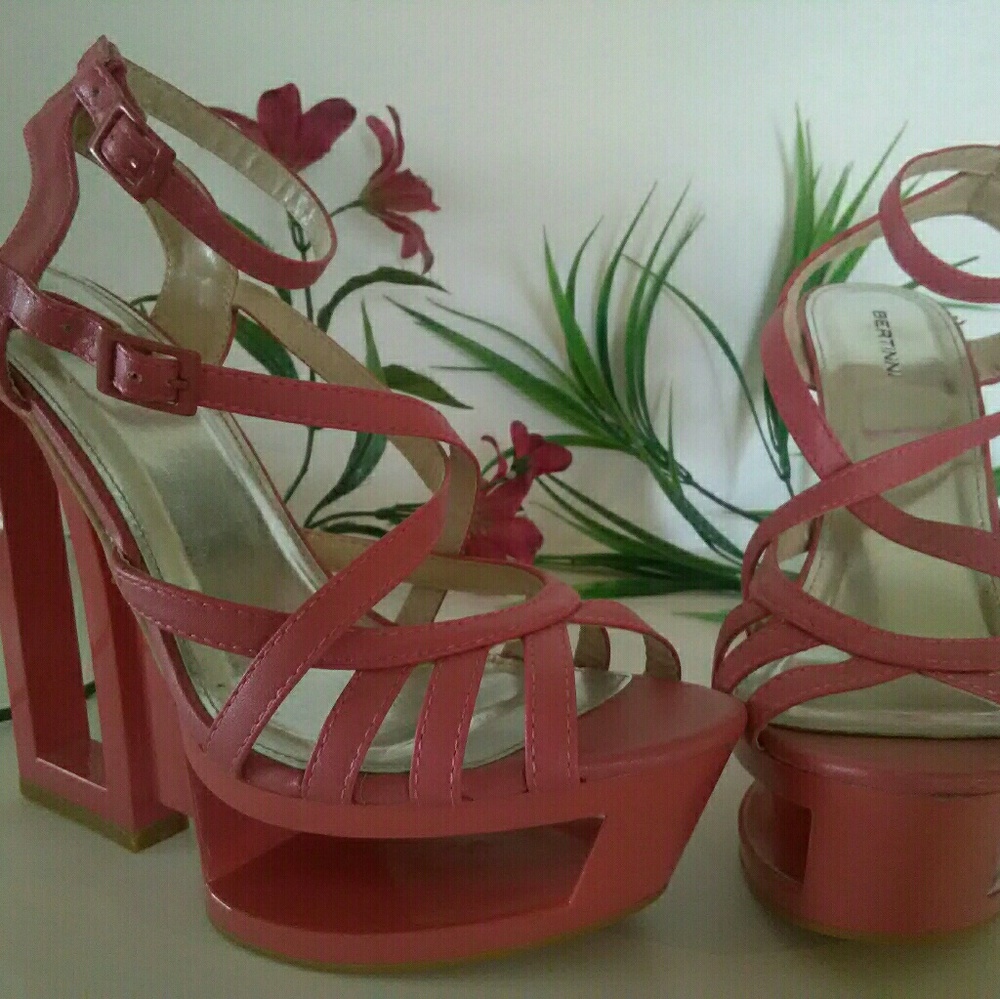 Bertinni Coral Wedge Cut Out Pump